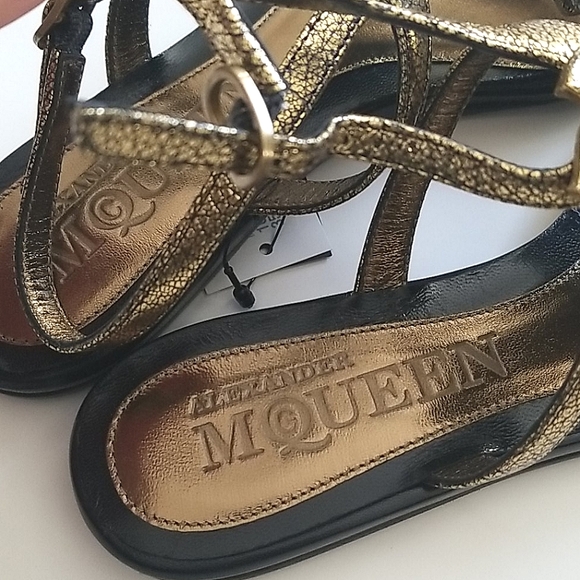 Alexander McQueen Gold Leaf Flat Sandals EU 35 NIB - Picture 4 of 7
